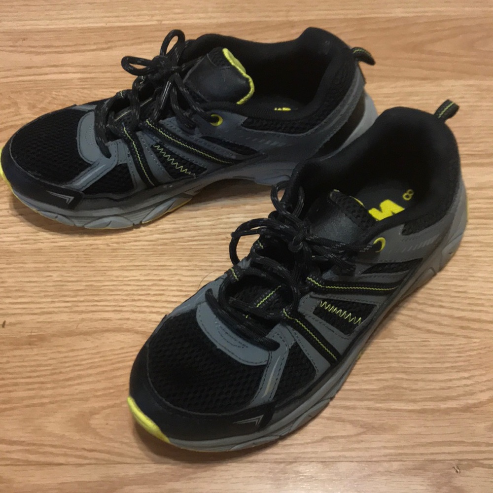 Starter gray and black tennis shoes
